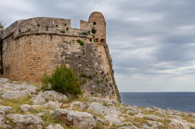 Kreta De stad Rethymnon Binnen het Venetiaanse oude fort van Fortezza Griekenland op een bewolkte dag