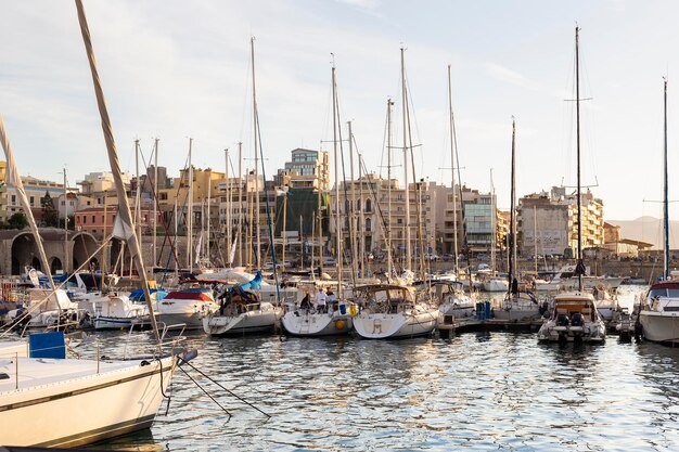 Kreta heraklion panoramisch uitzicht op de horizon van de beroemde venetiaanse haven