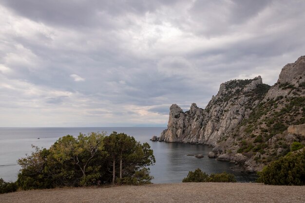 Krim Zwarte Zee kust landschap zee bergen en lucht het concept van reizen en toerisme