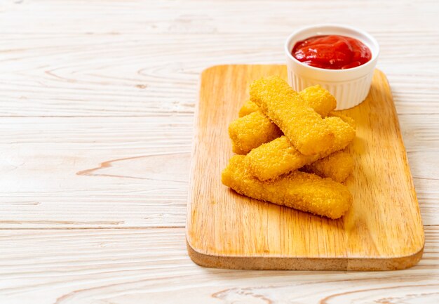 krokant gebakken vissticks met ketchup