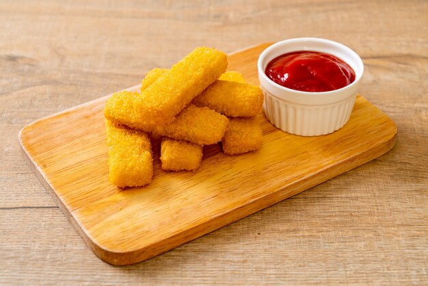 Krokant gebakken vissticks met ketchup