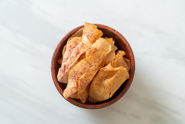 Krokante Taro Chips - gebakken of gebakken gesneden taro