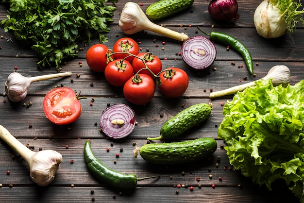 Foto kruiden en groenten voor salade