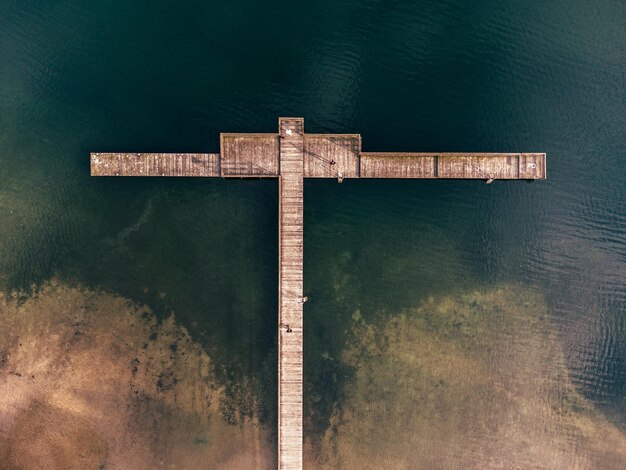 Foto kruis op het meer