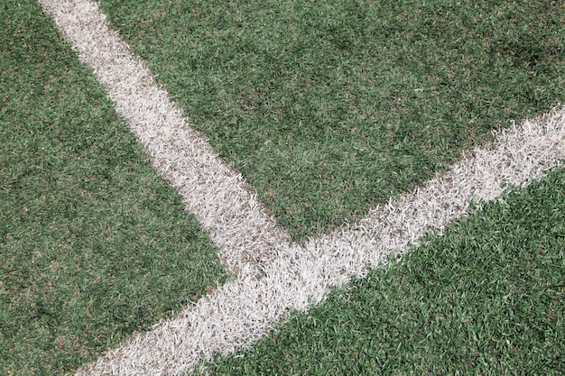 Kruising van witte lijn op voetbalvoetbalveld