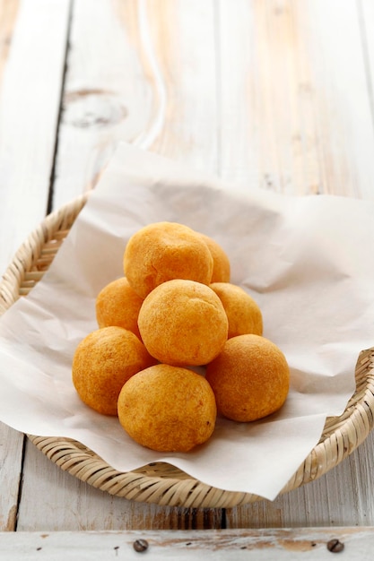 Kue bola bola ubi o obi sweet potato ball bandung popolare cibo di strada tradizionale