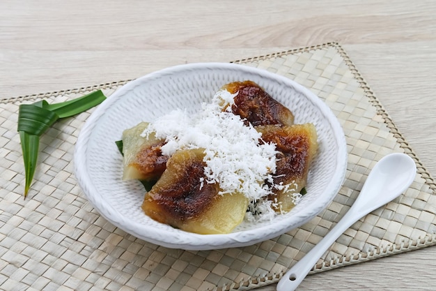 Kue Jongkong Singkong een traditionele Indonesische snack gemaakt van cassave geraspte kokospalmsuiker