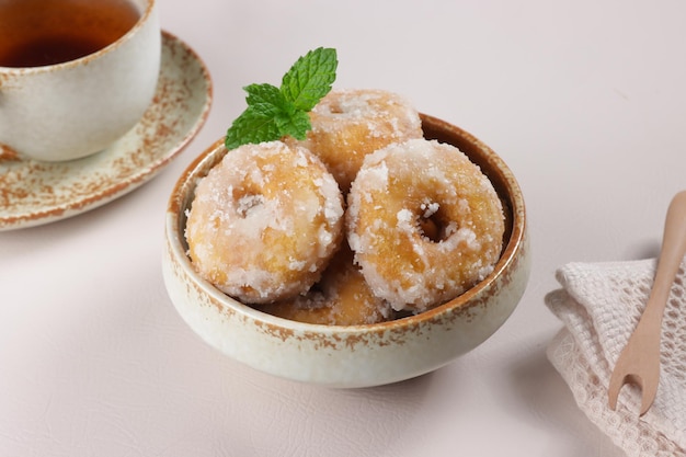 Kuih Keria of Kuih Gelang is een Maleisische snack gemaakt van gebakken zoete aardappelen, bedekt met suiker.