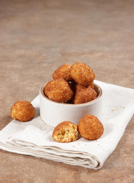 Kukis keju gula are Palm cheese cookies zijn koekjes gemaakt van bloem, kristalsuiker en kaas