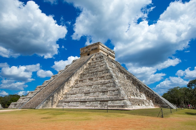 Kukulkanpiramide in Chichen Itza Site, Mexico