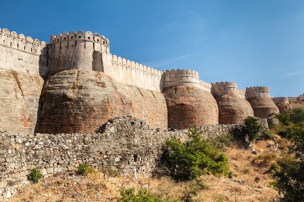 Kumbhalgarh fortmuur, rajasthan, india