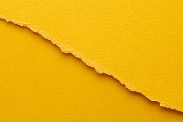 Kunstcollage van stukjes gescheurd papier met gescheurde randen Plaknotities verzamelen gele kleuren flarden van notitieboekjepagina's Abstracte achtergrond