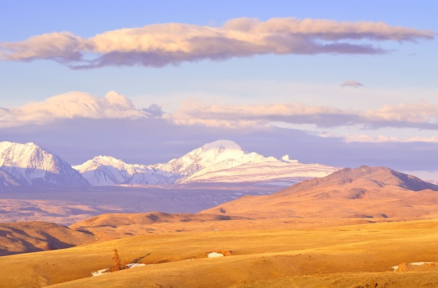 Фото Курайская степь в горном алтае заснеженные вершины северо-чуйского хребта