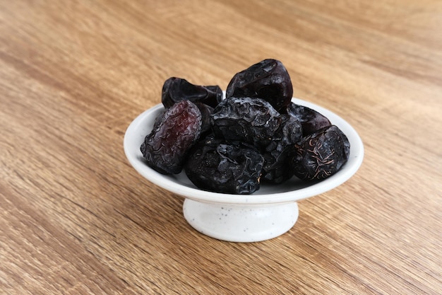 Kurma Ajwa Ajwa Dadels Geserveerd in een klein bord Geselecteerde focus