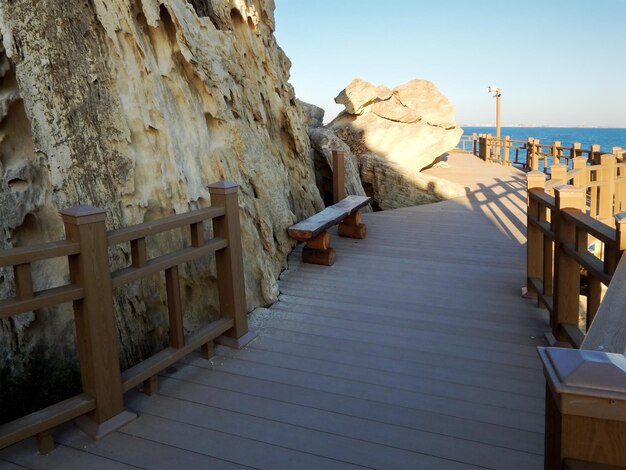 Kust van de Kaspische Zee Rock trail Kazachstan Aktau stad 11 juli 2019 jaar