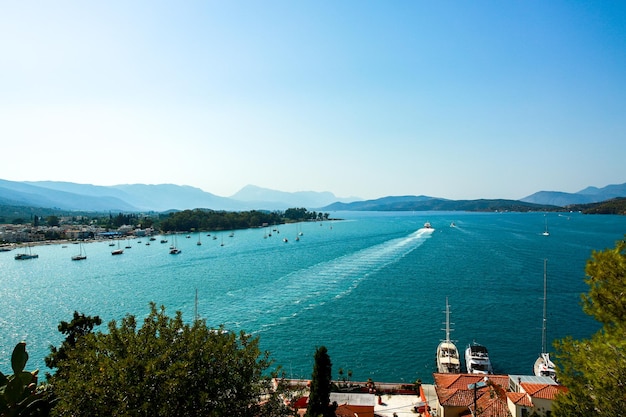 Kust van het eiland Paros in Griekenland bekijken van bovenaf