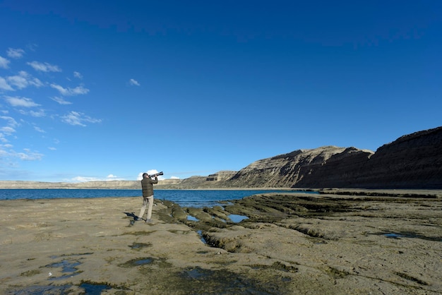 Kustlandschap met kliffen in Valdes schiereiland, werelderfgoed Patagonië, Argentinië