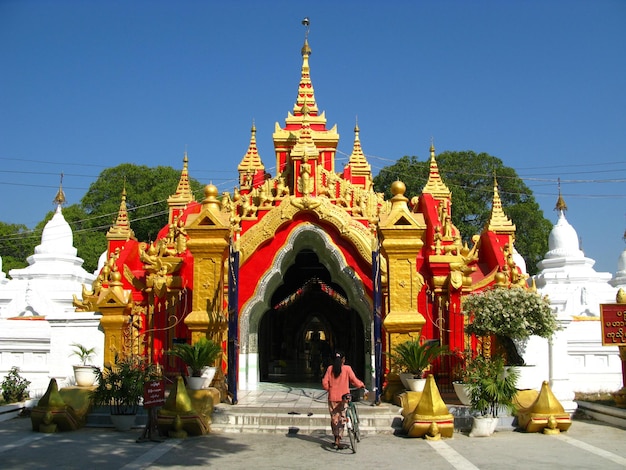 Kuthodaw Pagoda 's werelds grootste boek Mandalay Myanmar