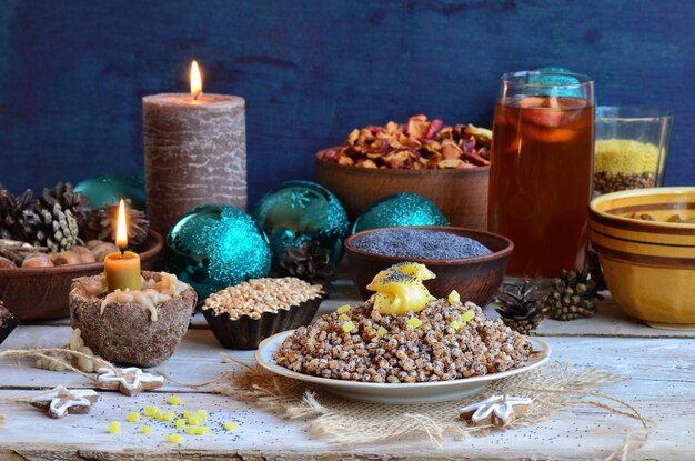 Photo kutia with candied fruits and hazelnuts christmas dish made of wheat grains