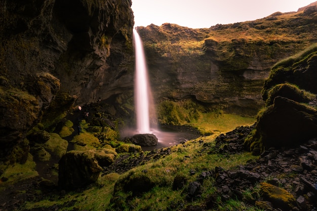 남쪽 아이슬란드에서 Kvernufoss 폭포입니다.