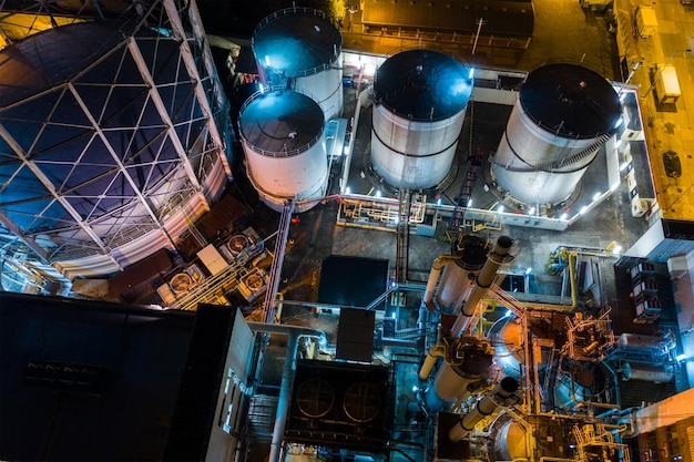 Foto to kwa wan, hong kong 29 gennaio 2019: fabbrica di gas di hong kong di notte