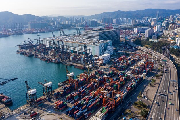 Photo kwai tsing, hong kong, 12 february 2019: container terminals in hong kong