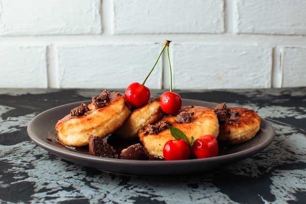 kwark pannenkoeken met kersen en chocolade