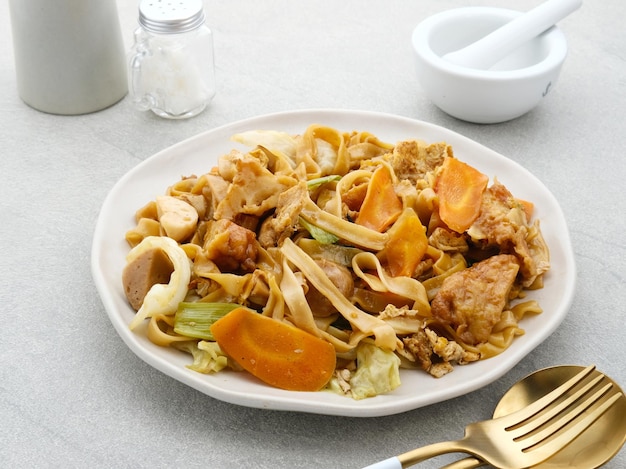 Kwetiaw or Kwetiau is Chinese food which is popular in Indonesia made from seafood and vegetable