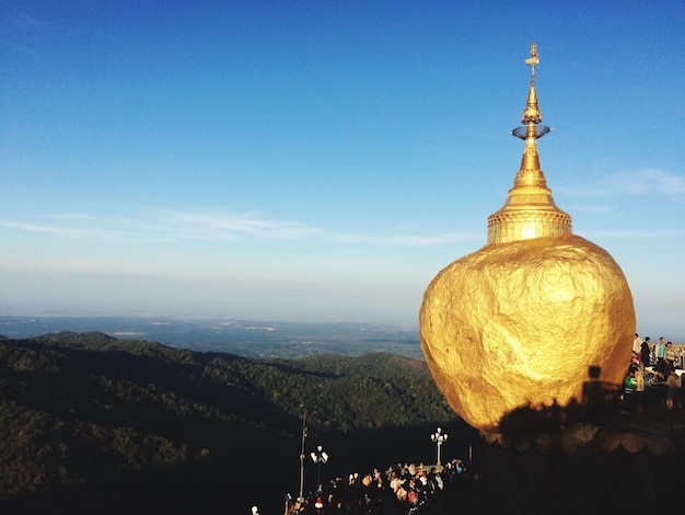 Photo kyaiktiyo pagoda golden rock in myanmar