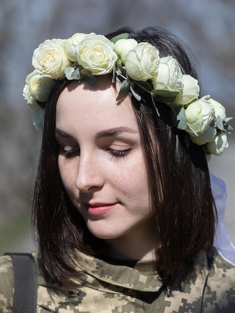 KYIVUKRAINE2022年4月7日戒厳令Kyivウクライナの法律の下でKyivで結婚したKyiv領土防衛の戦争と愛のメンバー