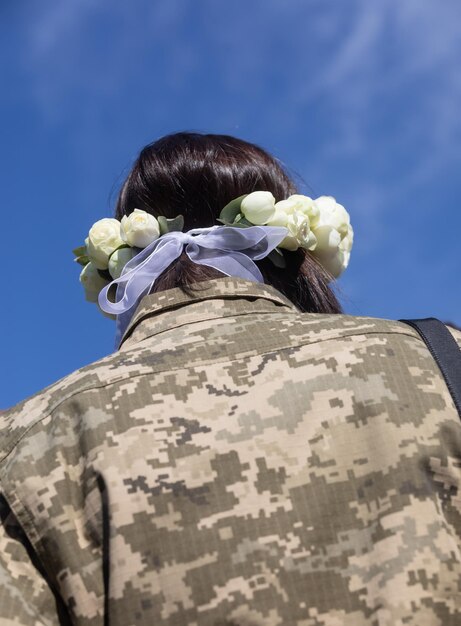 КИЕВ УКРАИНА 07 Апр 2022 Война и Любовь Члены территориальной обороны Киева поженились в Киеве по законам военного положения Киев Украина