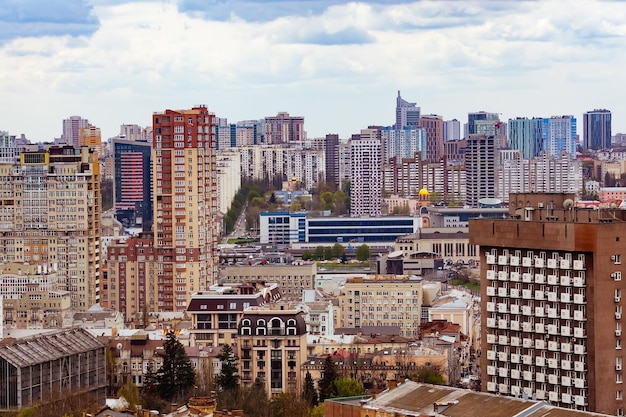 Photo kyiv ukraine april 24 2023 the streets of kyiv city