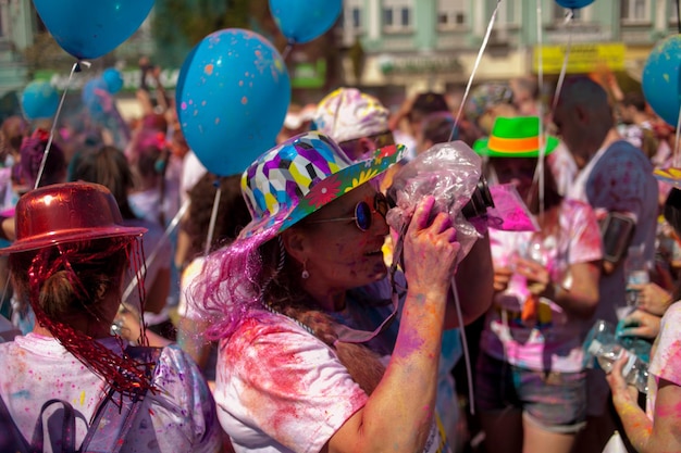 KYIV UKRAINE June 10 2018 Girls and men at the festival sprinkle each other with colored paints