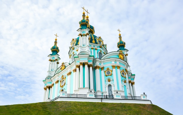 キエフ、ウクライナ-2019年10月12日：キエフの聖アンドリュー教会。美しい写真。
