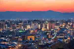 Photo kyoto japan downtown city skyline at dusk