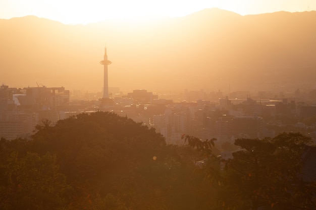 Photo kyoto tower landmark scenery of kyoto city view from kiyomizudera temple , japan