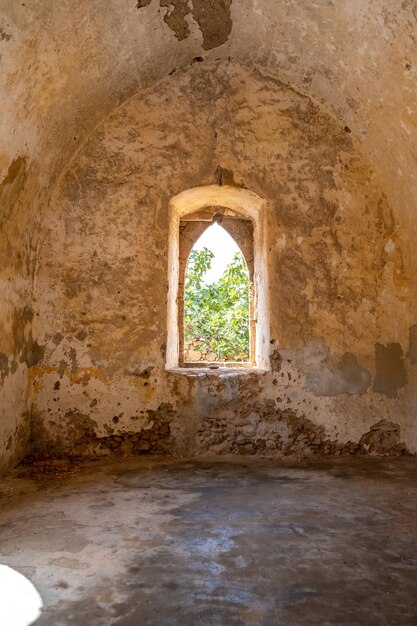 Kythira Kastro van Milopotamos Kato Chora Ionische eilanden Griekenland Venetiaans kasteel in Kythira Vertical