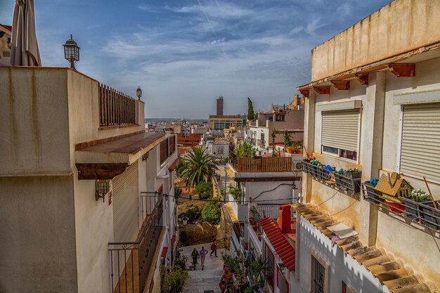 Photo l historic old colorful houses barrio santa cruz alicante spain on a sunny day