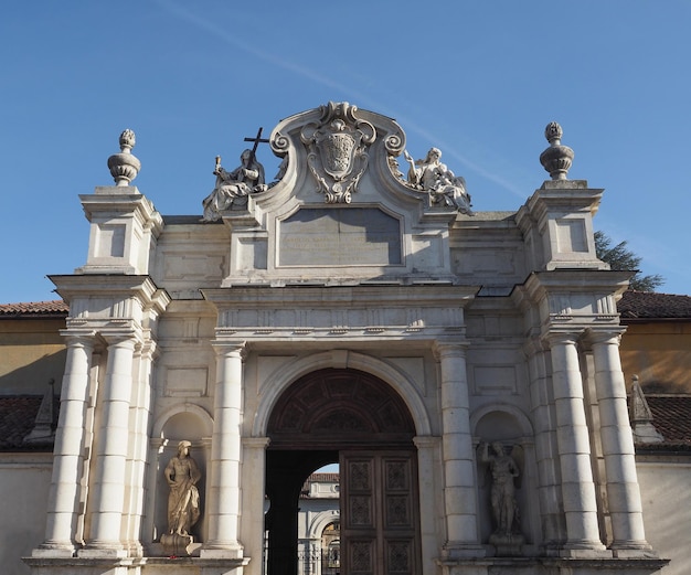 La Certosa の旧修道院と精神病院の入口ポータル