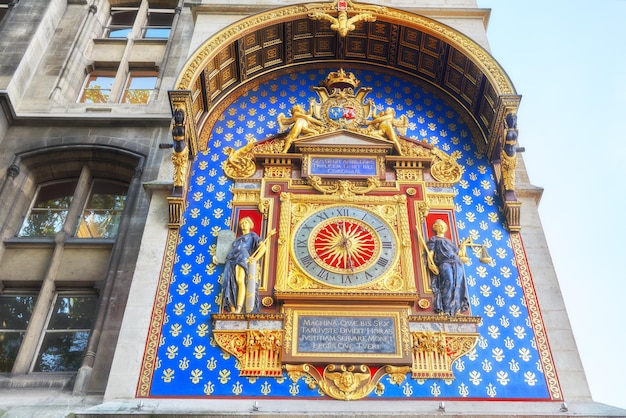 La conciergerie horloge clock die zich in het gebouw palais de justice parijs frankrijk bevindt