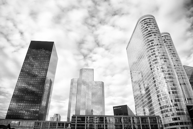 La défense Frankrijk 30 september 2017 skyline van wolkenkrabber gebouwen op bewolkte lucht achtergrond Architectuur structuur constructie ontwerp Toekomstige zakelijke succes concept