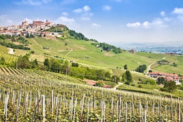 La Morra. Traditioneel dorp in de buurt van Barolo en Alba, in de regio Piemonte, Italië.