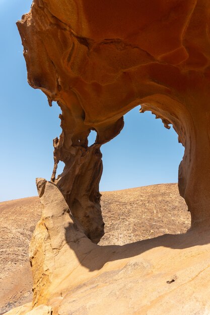 写真 カナリア諸島、フェルテベントゥラ島のペニータス峡谷にあるラペニータスの視点。スペイン