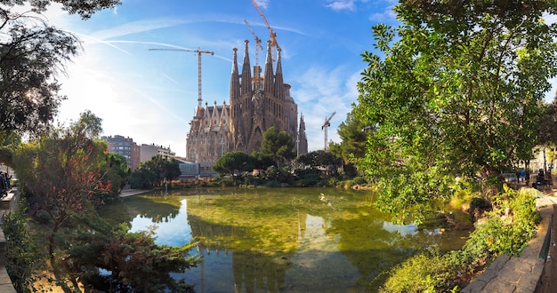 La sagrada familia in barcelona