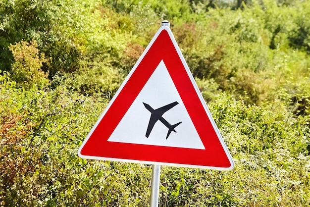 Laag vliegende vliegtuigen verkeersbord