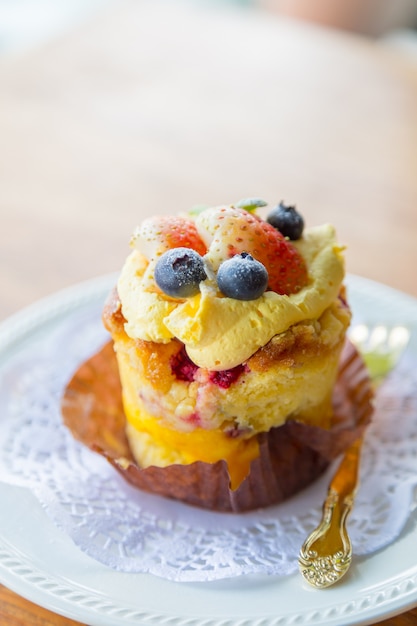 Laagcake met Aardbei en Bosbessenbovenste laagje