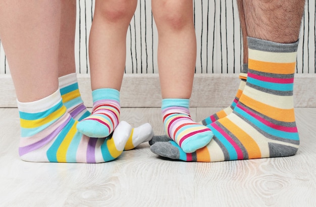 Laagste deel van de familie draagt kleurrijke sokken