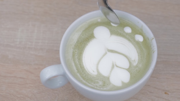 Laatste details van latte art