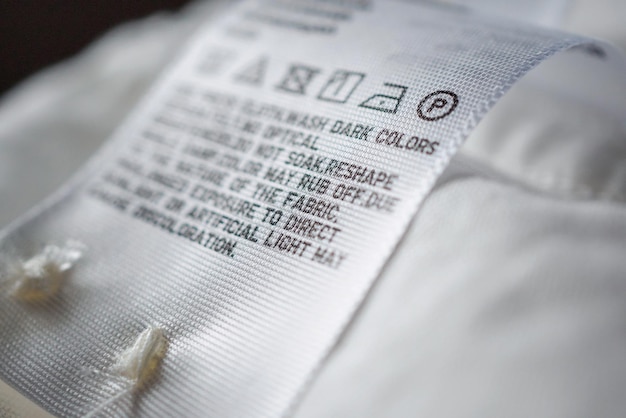 Labellabel van textiel met instructies voor wasverzorging