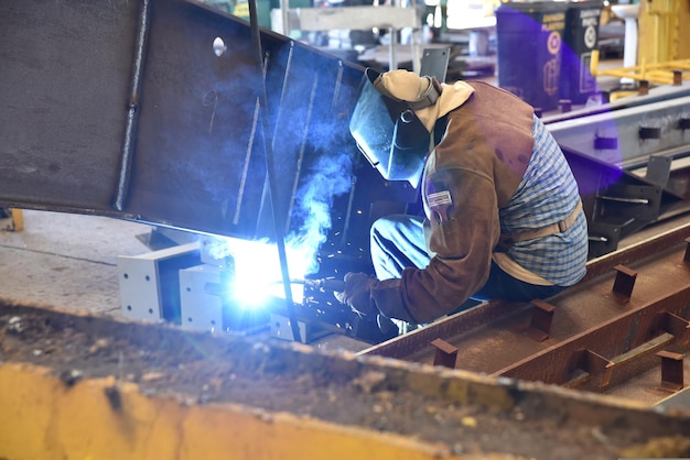 Foto lavoratori giornalieri di saldatura dei metalli